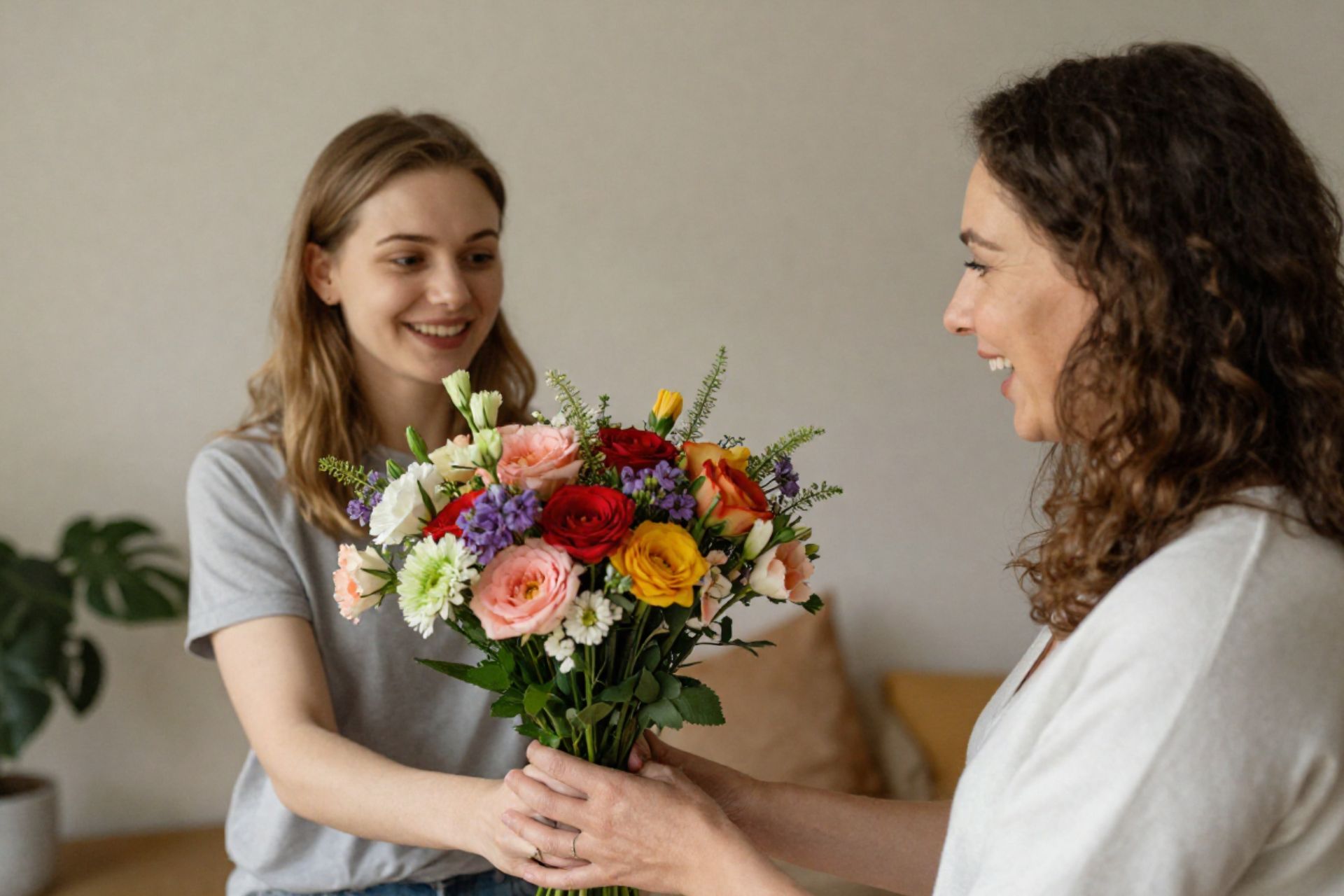 In questo articolo scopriamo quali sono i fiori perfetti per la Festa della Mamma e come scegliere il bouquet ideale.